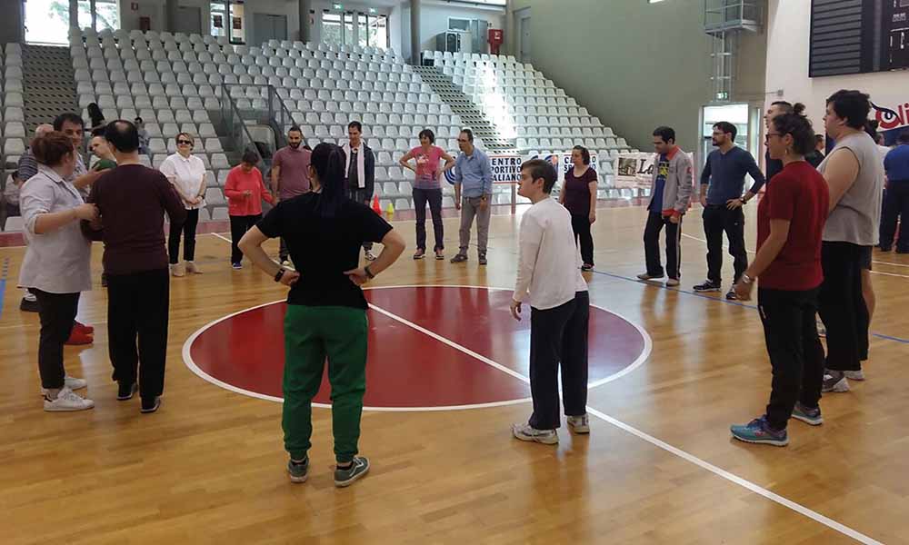 Dimostrazione di Dodgeball adattato per persone con disabilità